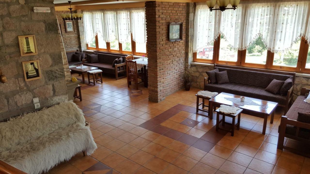 Pashuta Hotel Voskopojë Екстериор снимка